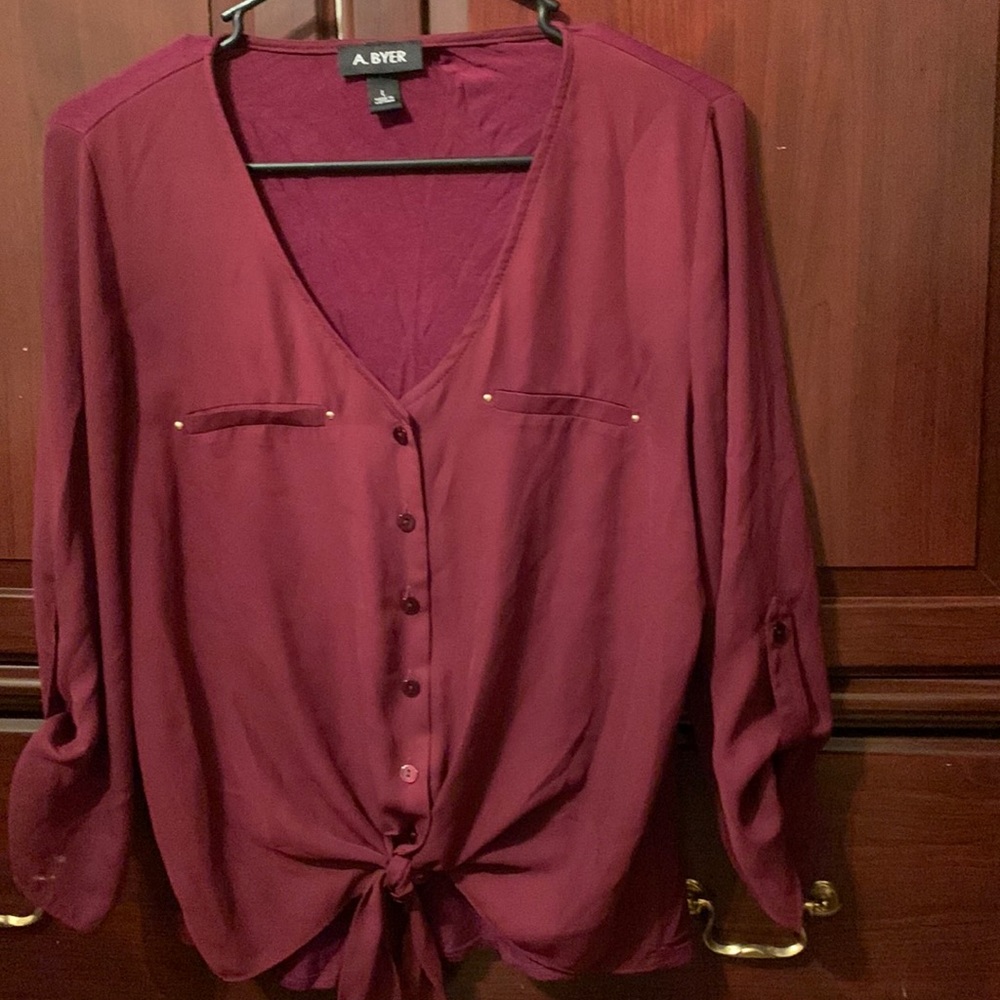 Very pretty professional top in a gorgeous burgundy color.